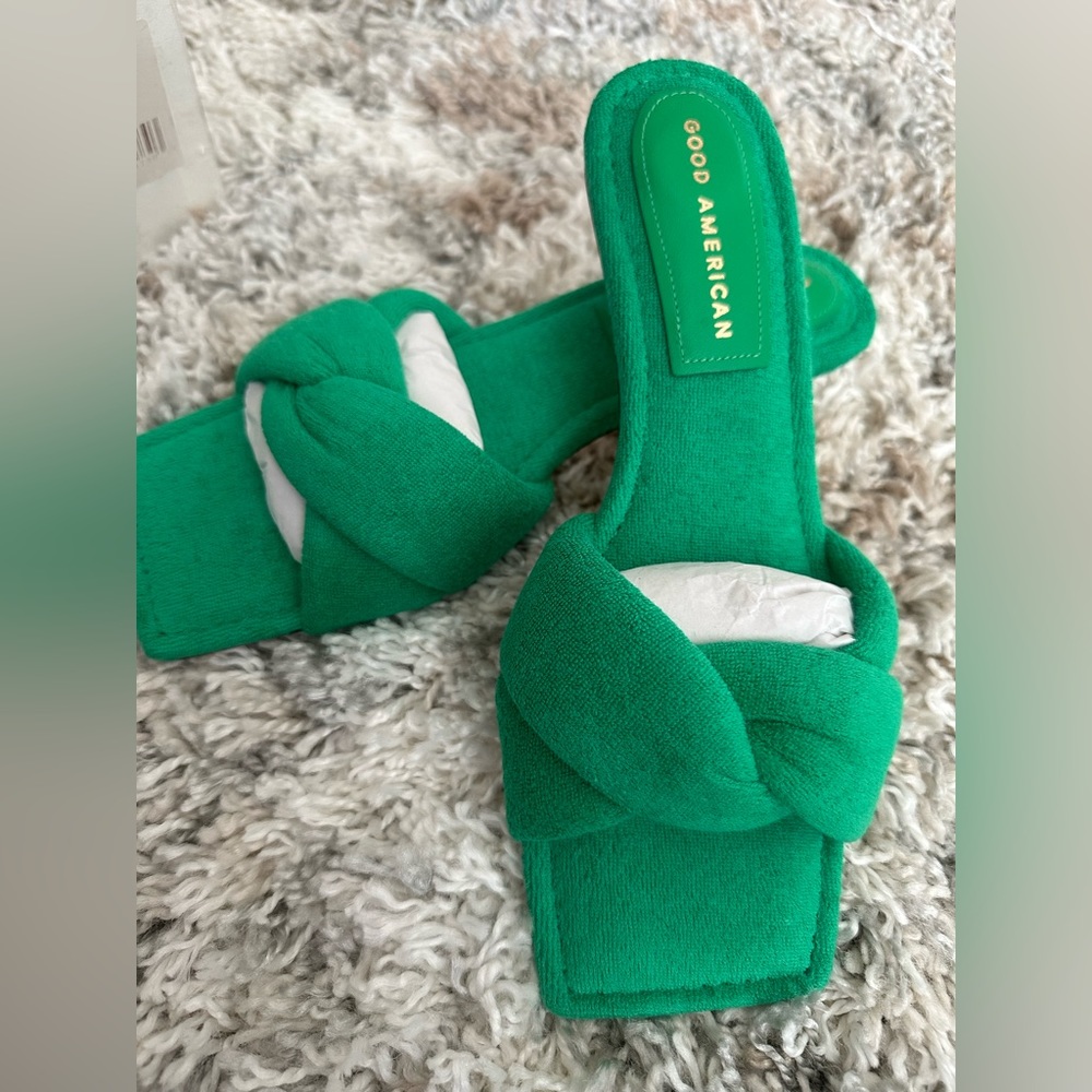 Good American, terry mules in kelly green, size 7